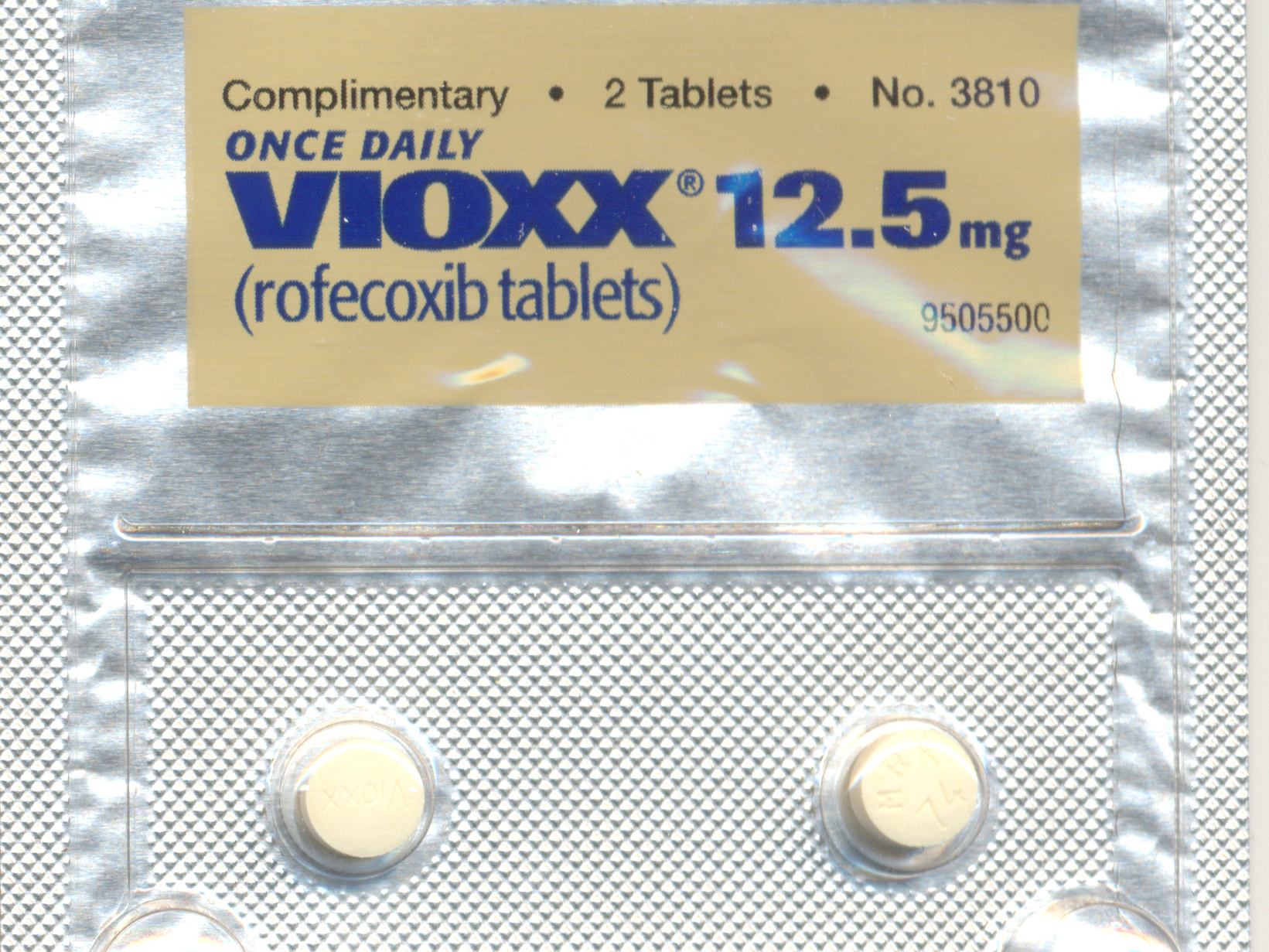 the vioxx recall merck and fda essay Why didn't the fda recall the drug or better yet, not approve it in the first vioxx made merck an estimated $25 billion a year from its 1999. the vioxx recall merck and fda essay Why didn't the fda recall the drug or better yet, not approve it in the first vioxx made merck an estimated $25 billion a year from its 1999.